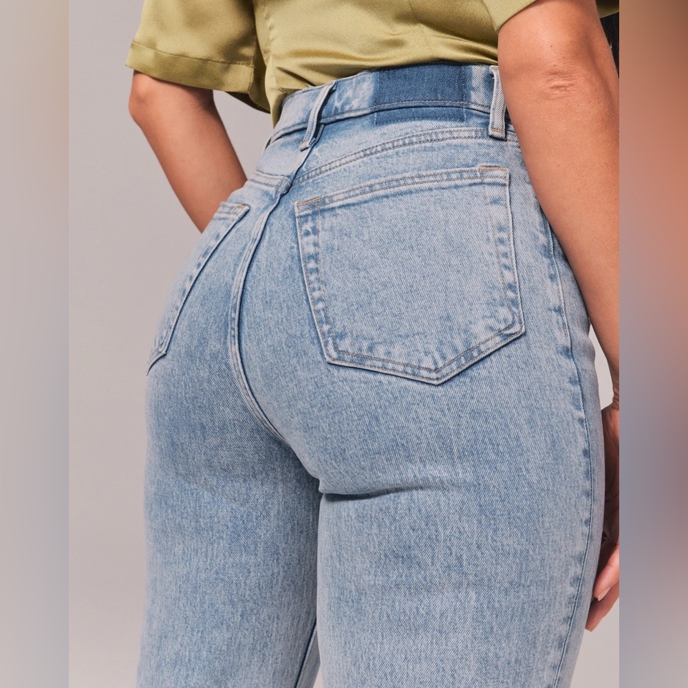 Abercrombie & Fitch Curve Love Ultra High Rise Jean size 25